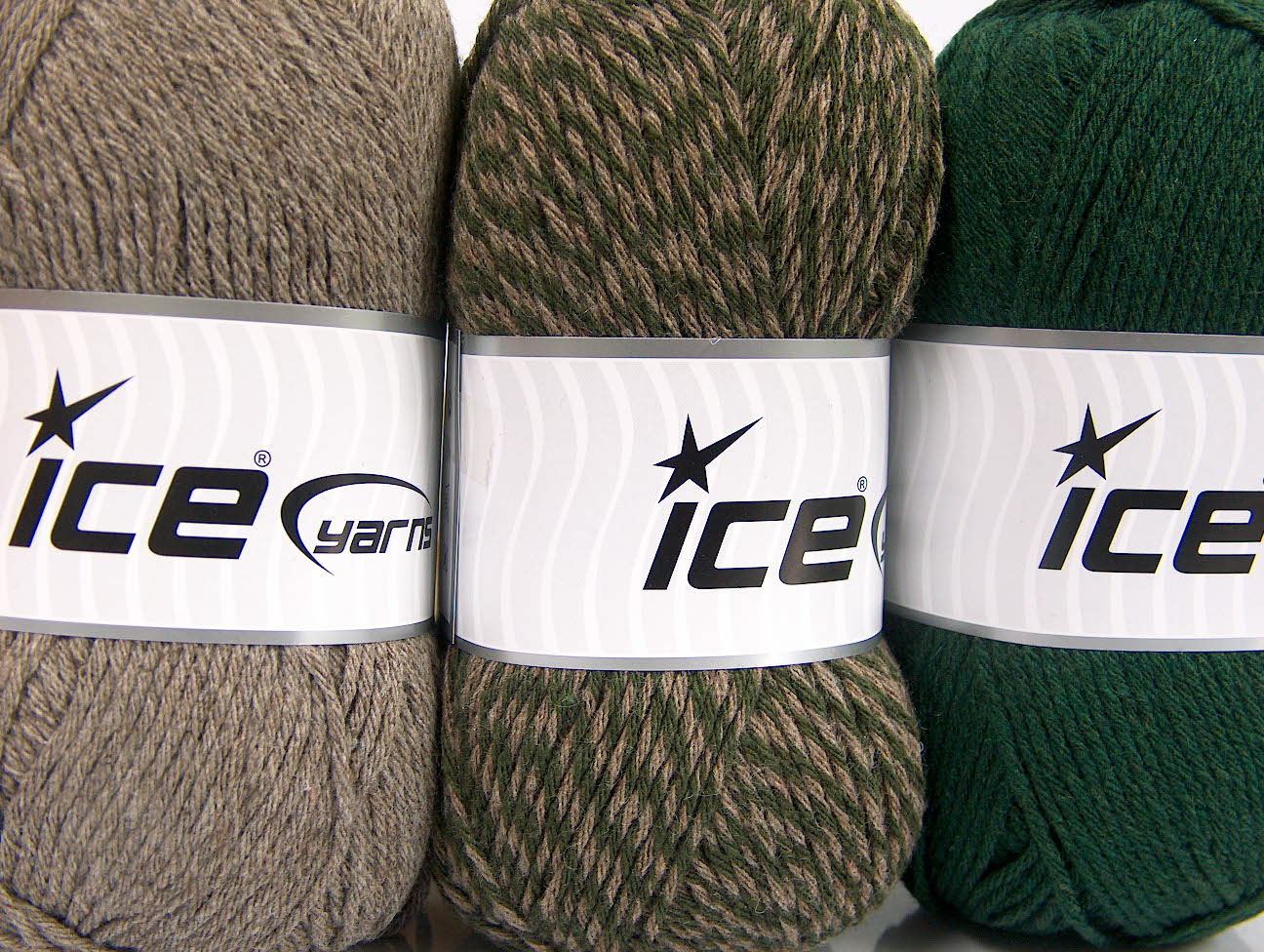 Wool Cord Fuchsia Ice Yarn, Weight 4 Yarn, Wool Acrylic Blend Yarn
